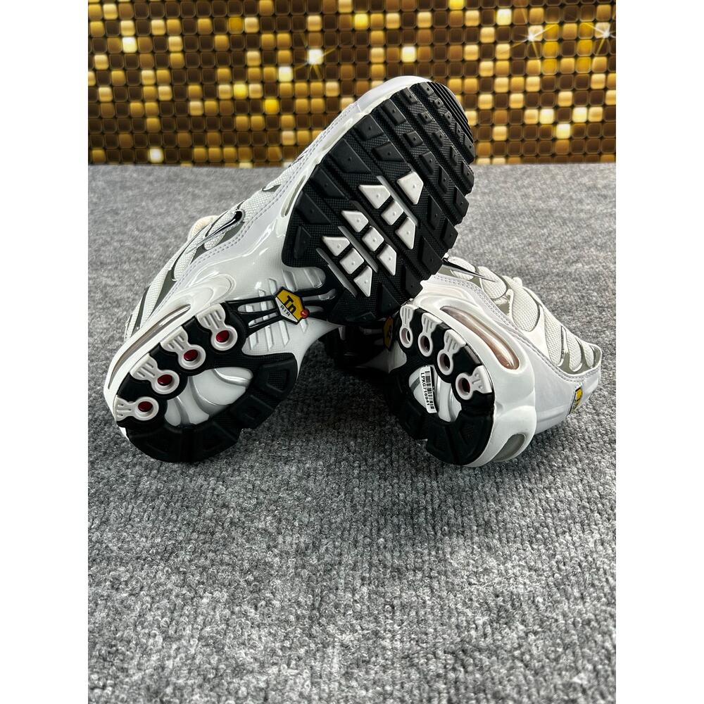 Nike Air Max Plus TN Women's 6 White Gray Black Running Shoes - Picture 6 of 12